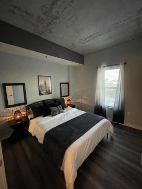 Chic City Apartment with parking Canal View RoofDeck